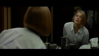 Scene Hot Con Rosamund Pike Del Film Di Hollywood 'Gone Girl'